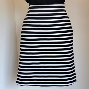 Old Navy Black/White Pencil Skirt NWOT Sz: S